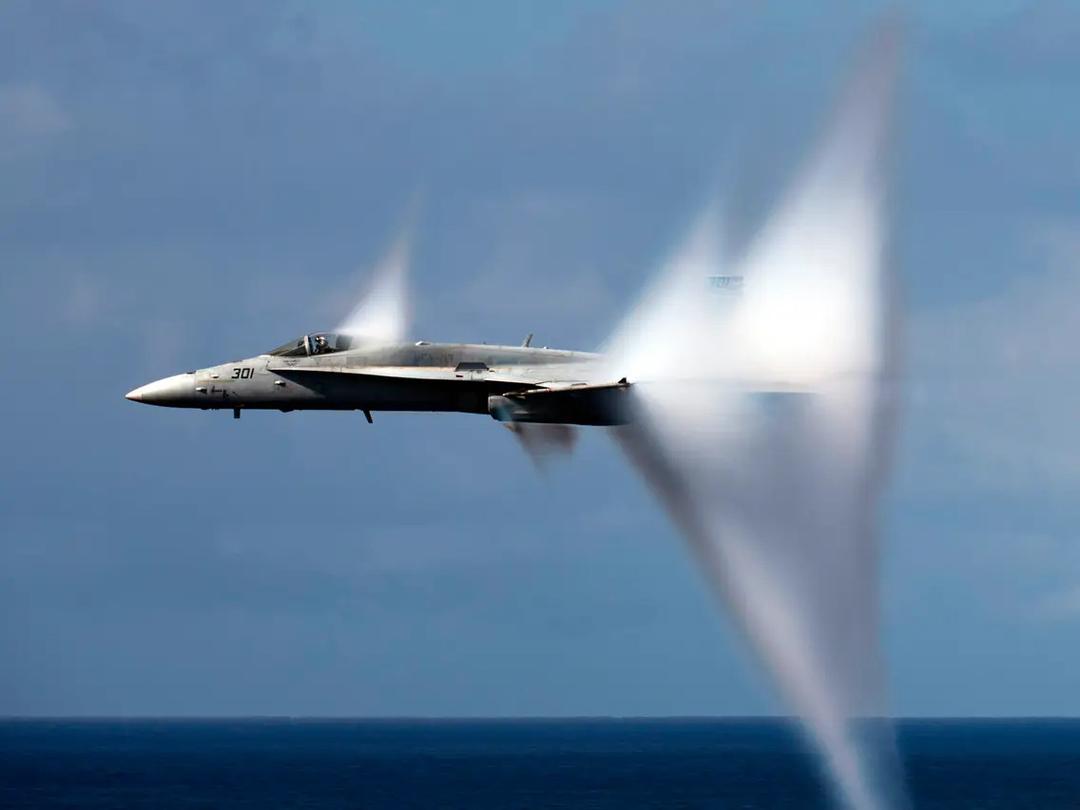 jet-breaking-sound-barrier